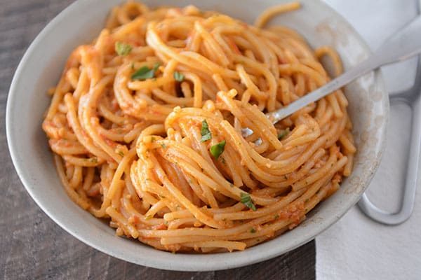 20-Minute Tomato Pesto Pasta
