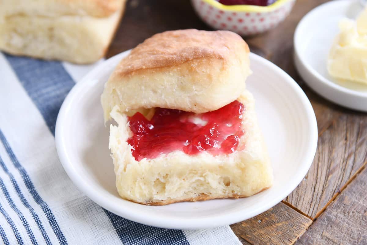 Easy Fluffy Blender Rolls