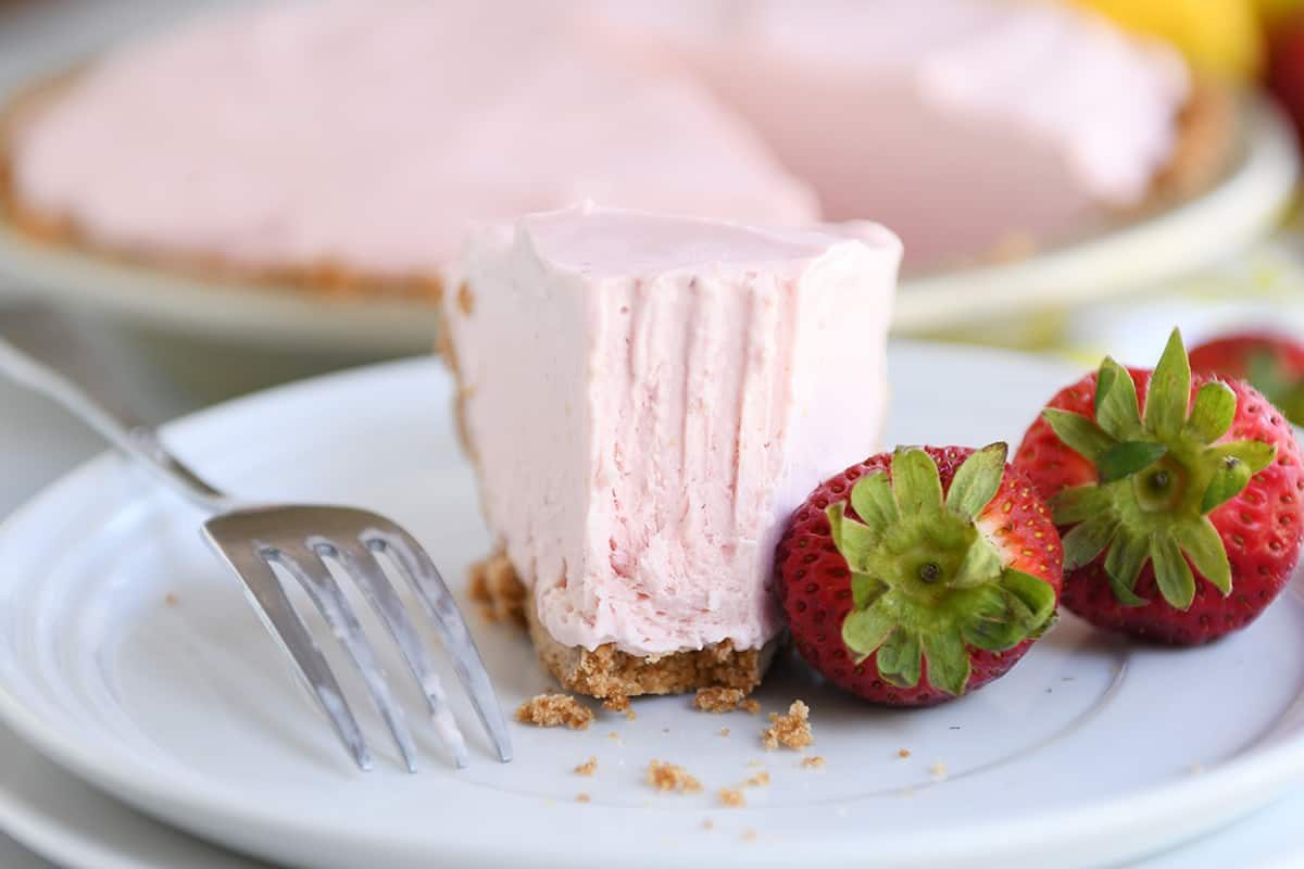 Frozen Strawberry Lemonade Pie
