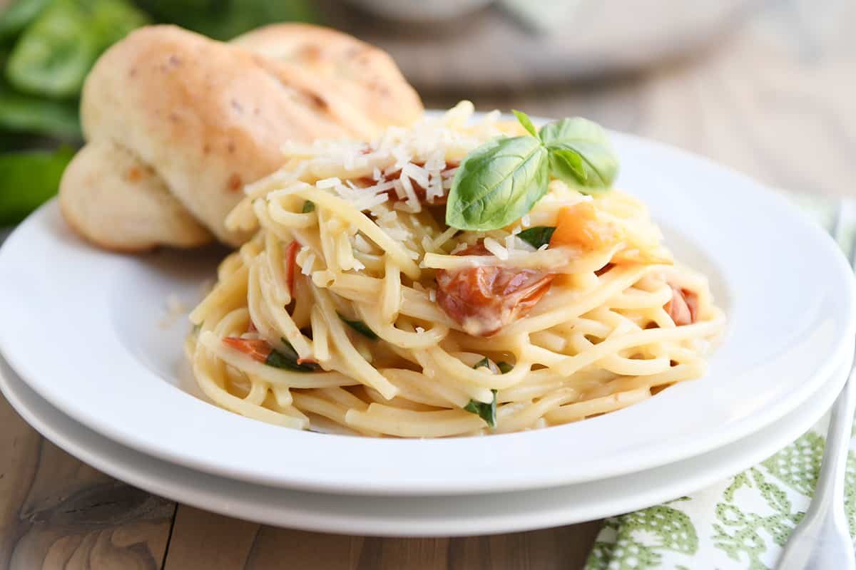 One Pot Creamy Tomato Basil Pasta