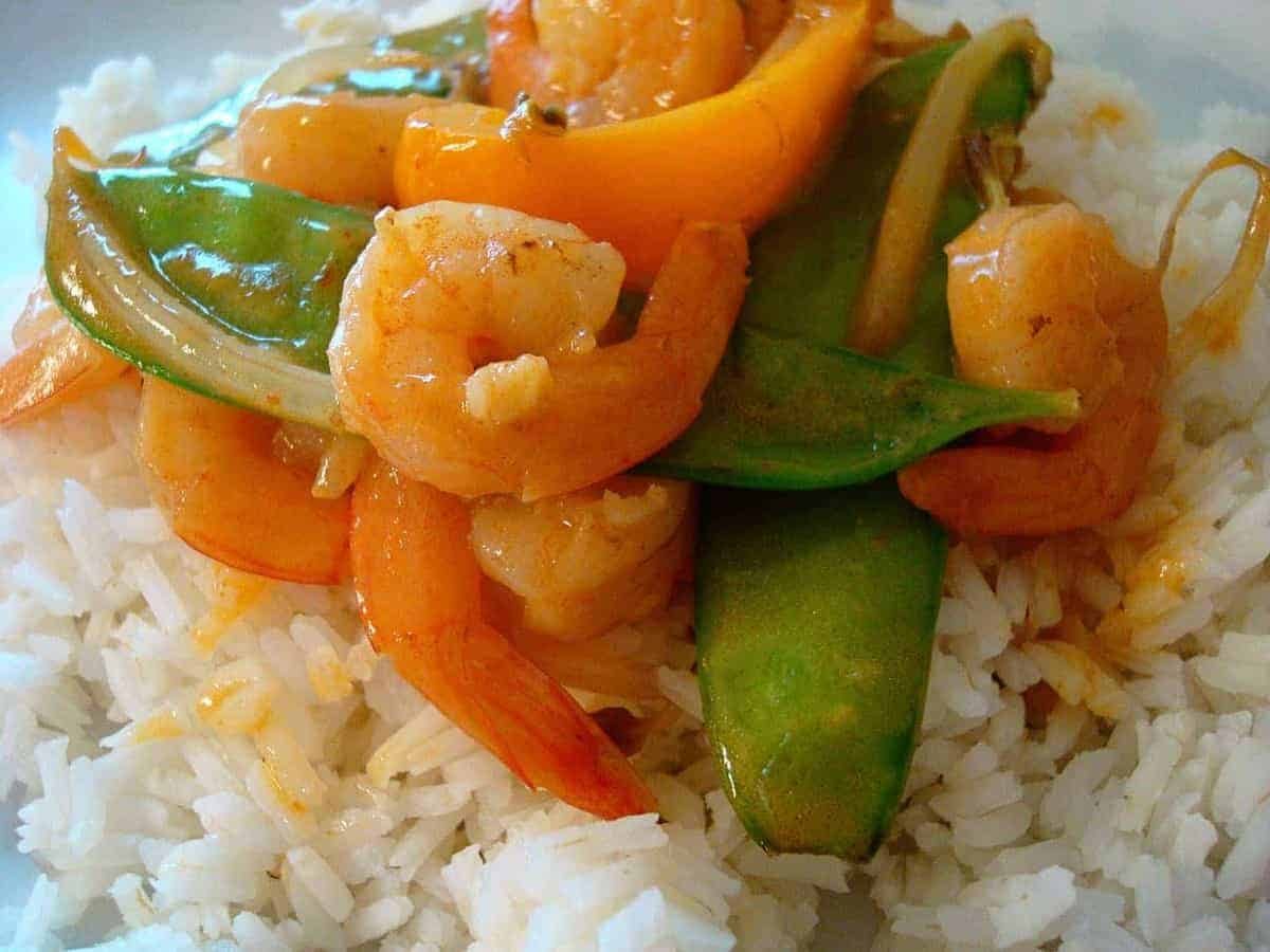 Shrimp Stir Fry with Snow Peas and Coconut Curry Sauce