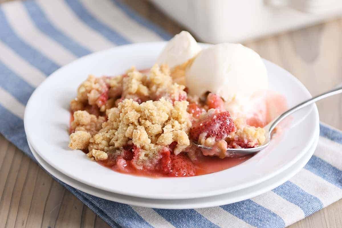 Strawberry Rhubarb Crumble
