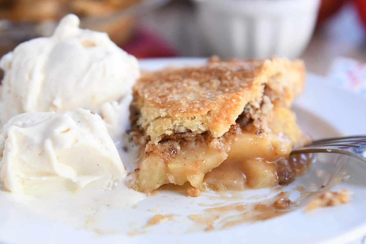 Toffee Crumble Apple Pie