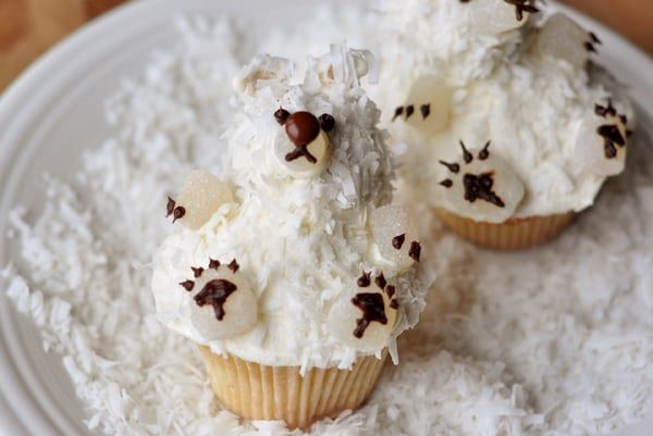 Vanilla Buttermilk Cupcakes and Fantastic {Easy} Buttercream Frosting