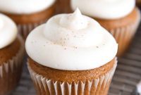 Ultimate Pumpkin Spice Cupcakes with Fluffy Cream Cheese Frosting