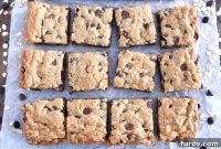 Homestyle Oatmeal Chocolate Chip Cookie Bars