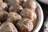Creamy Skillet Swedish Meatballs