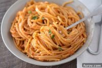 Effortless Tomato Pesto Pasta in 20 Minutes