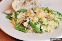 Creamy Cheesy Chicken and Rice Skillet with Green Beans