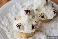 Fluffy Vanilla Buttermilk Cupcakes and Effortless Buttercream