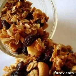 Delicious Homemade Coconut and Cashew Granola