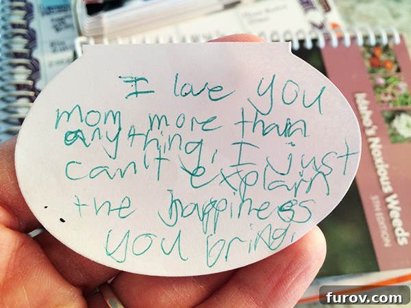 A handwritten note from a child to a Mom. 