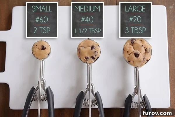 Kurabiye Kaşıkları Sadece Kurabiye İçin Mi Tüm Sırları ve Çok Yönlü Kullanım Alanları 4 Small, medium, and large cookie scoops filled with raw cookie dough.