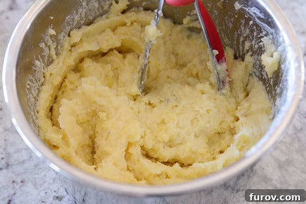 Instant Pot bowl full of mashed potatoes. 